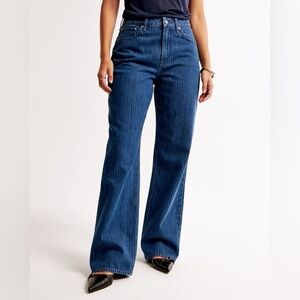 Abercrombie & Fitch High Rise Loose Fit Jeans. Curve Love